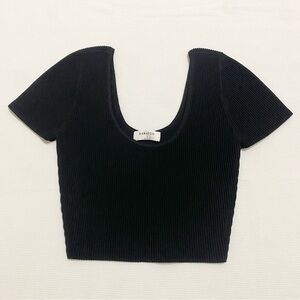 Aritzia Babaton Sculpt Knit Black Ribbed Short Sleeve Crop Top